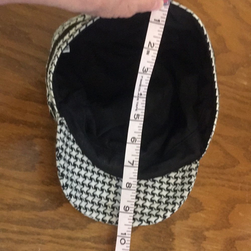 Black & White Houndstooth “Newsboy Cap” Hat - Picture 7 of 7